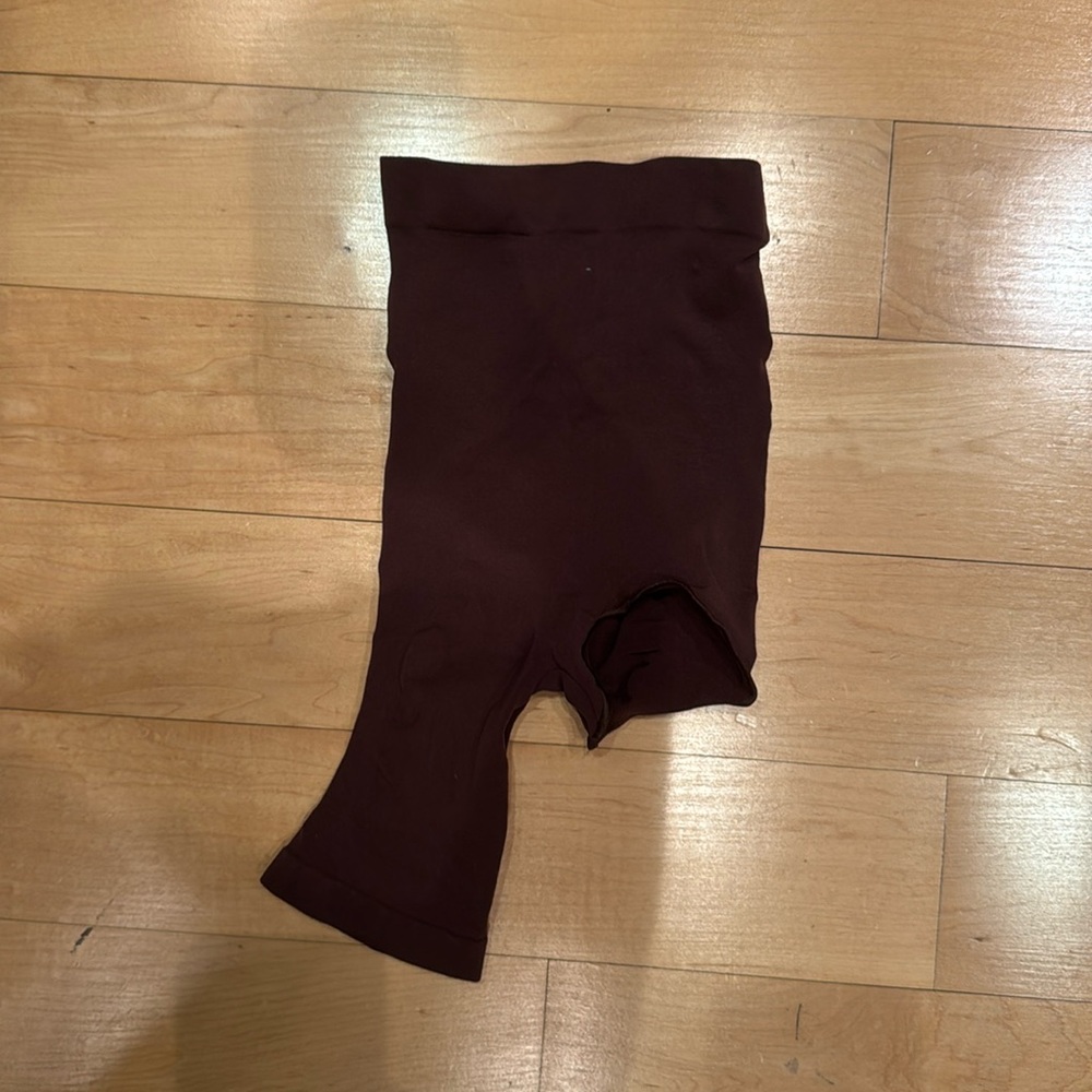 Skims Brown One Leg Shapewear